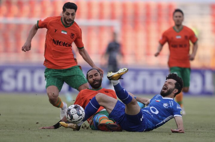 استقلال حذف شد