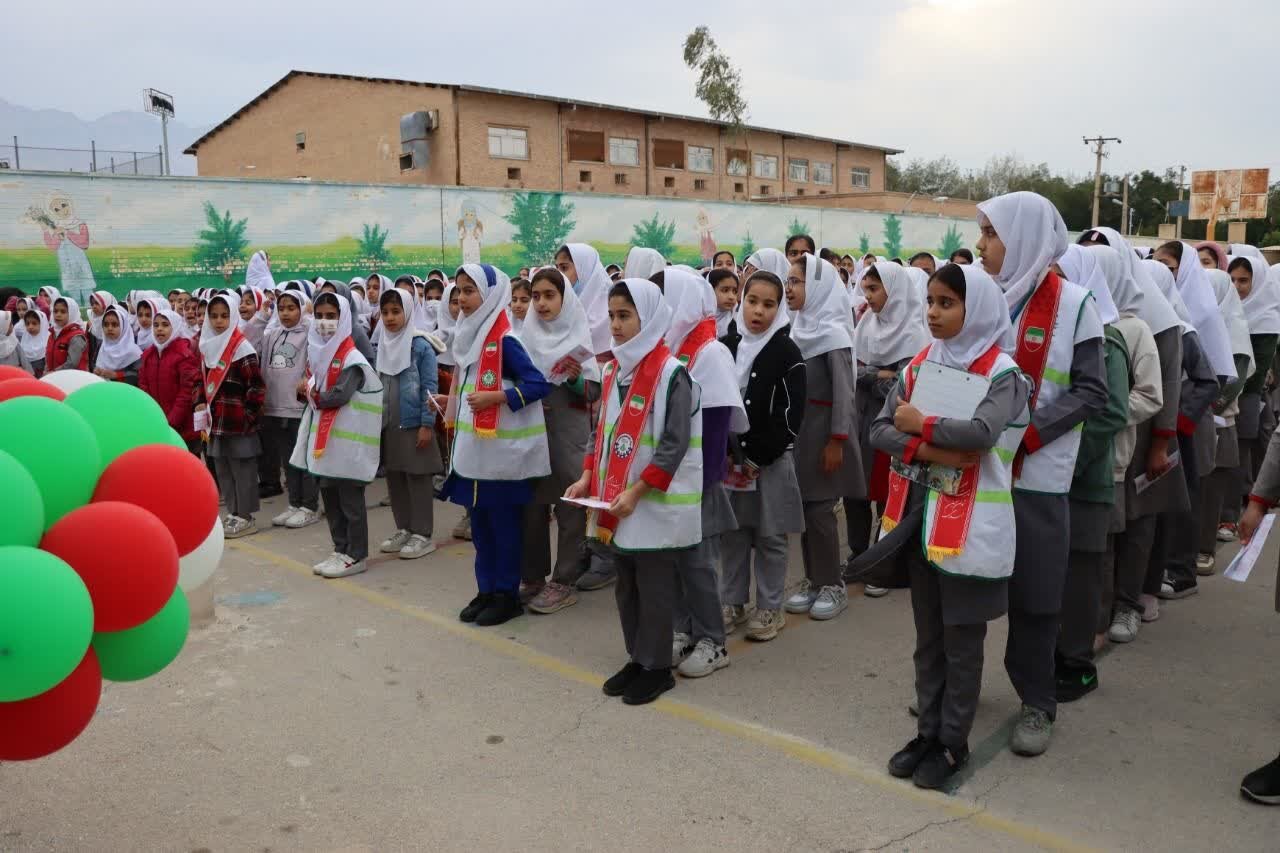 زنگ احسان و نیکوکاری در مدارس دشتی نواخته شد