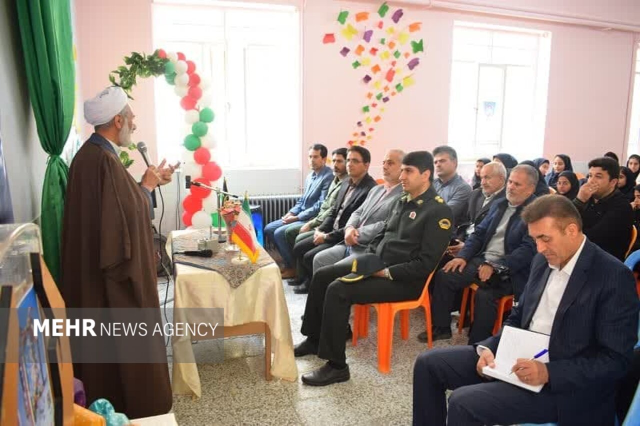 جشن نیکوکاری در مدارس بهاباد برگزار شد