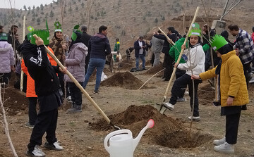 مراسم روز درختکاری در دهکده تفریحی باغستان برگزار شد