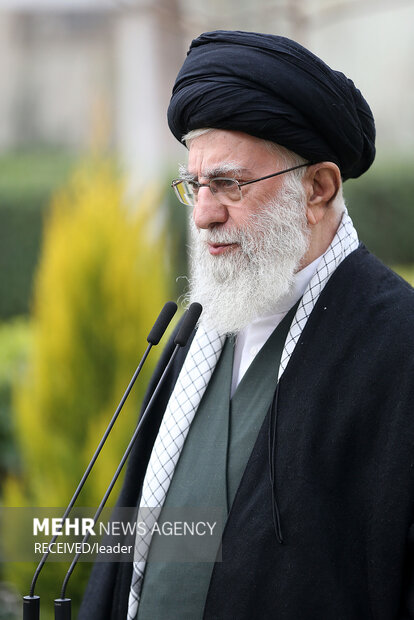 رہبر انقلاب اسلامی نے یوم شجرکاری پر تین پودے لگائے

