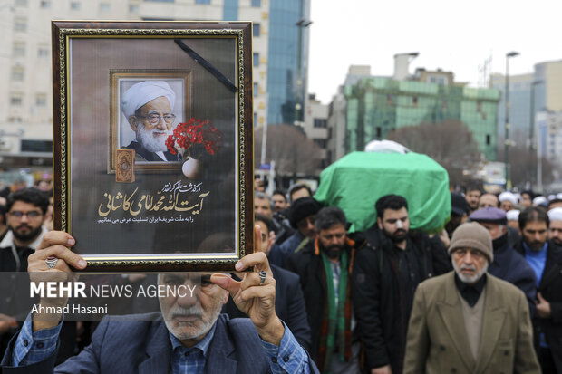 تشییع پیکر آیت‌الله «محمد امامی کاشانی» در مشهد مقدس