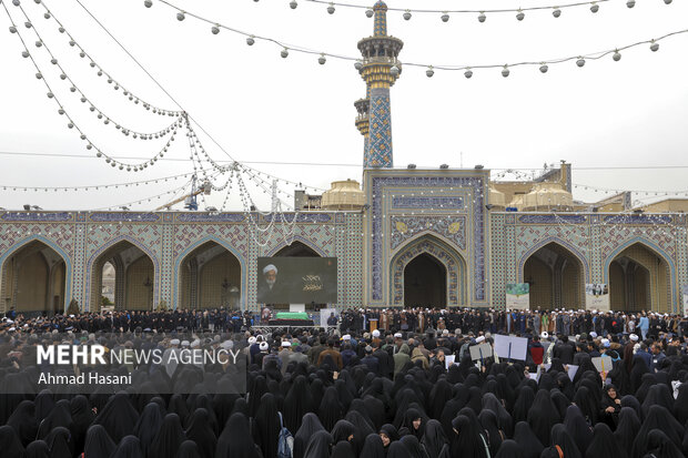 تشییع پیکر آیت‌الله «محمد امامی کاشانی» در مشهد مقدس