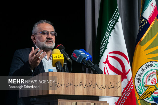 اختتامیه کتاب سال دفاع مقدس با حضور مقامات لشکری وکشوری در موزه ملی انقلاب اسلامی امروز سه شنبه ۱۵ اسفند ۱۴۰۲ برگزار شد