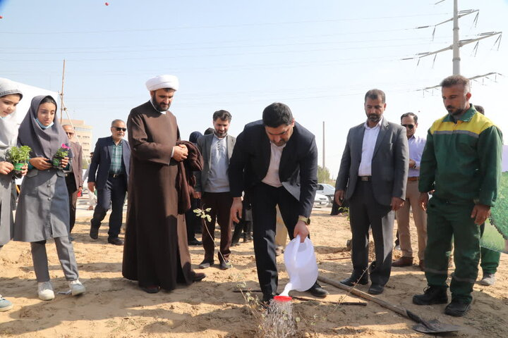  آئین درختکاری در پارک لیل بوشهر برگزار شد