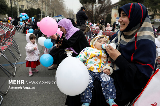 رویداد دردانه با هدف تکریم از ۲۰۰ دانشجوی مادر در حال تحصیل عصر روز سه شنبه ۱۵ اسفند ماه ۱۴۰۲ با حضور انسیه خزعلی معاون امور زنان رئیس جمهور در دانشگاه تهران برگزار شد