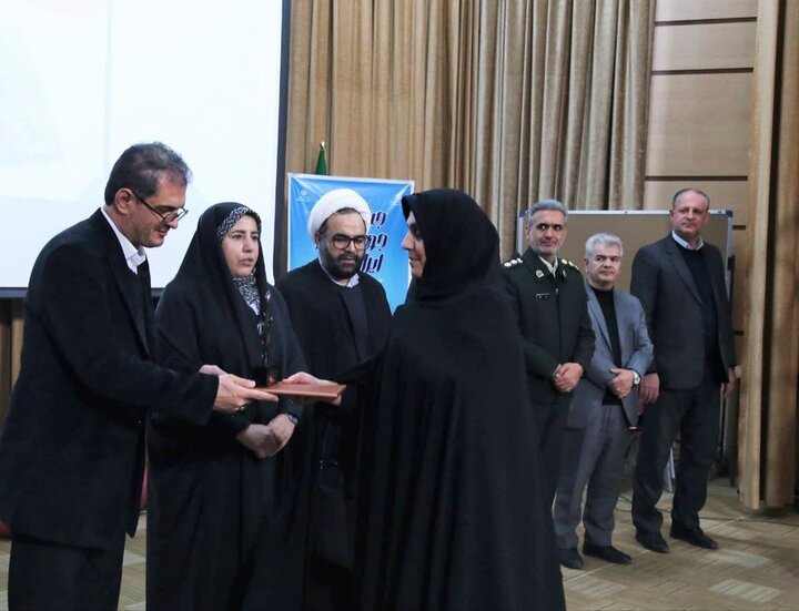 ۳۰ جوان برتر حوزههای مختلف در کردستان تجلیل شدند