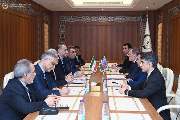 Emir Abdullahiyan Azeri mevkidaşı Bayramov ile görüştü