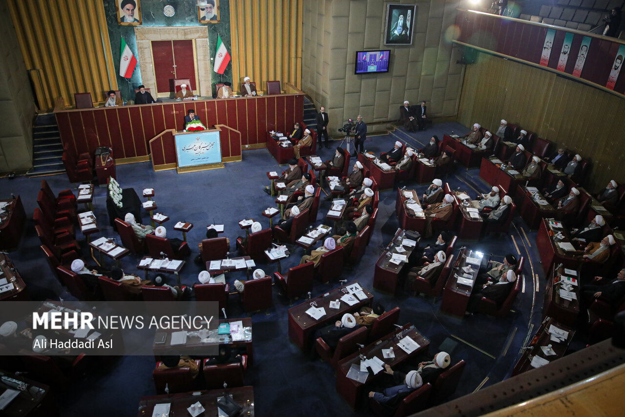 اجلاس خبرگان برگزار می شود/ مخبر رئیس قوه مجریه شد