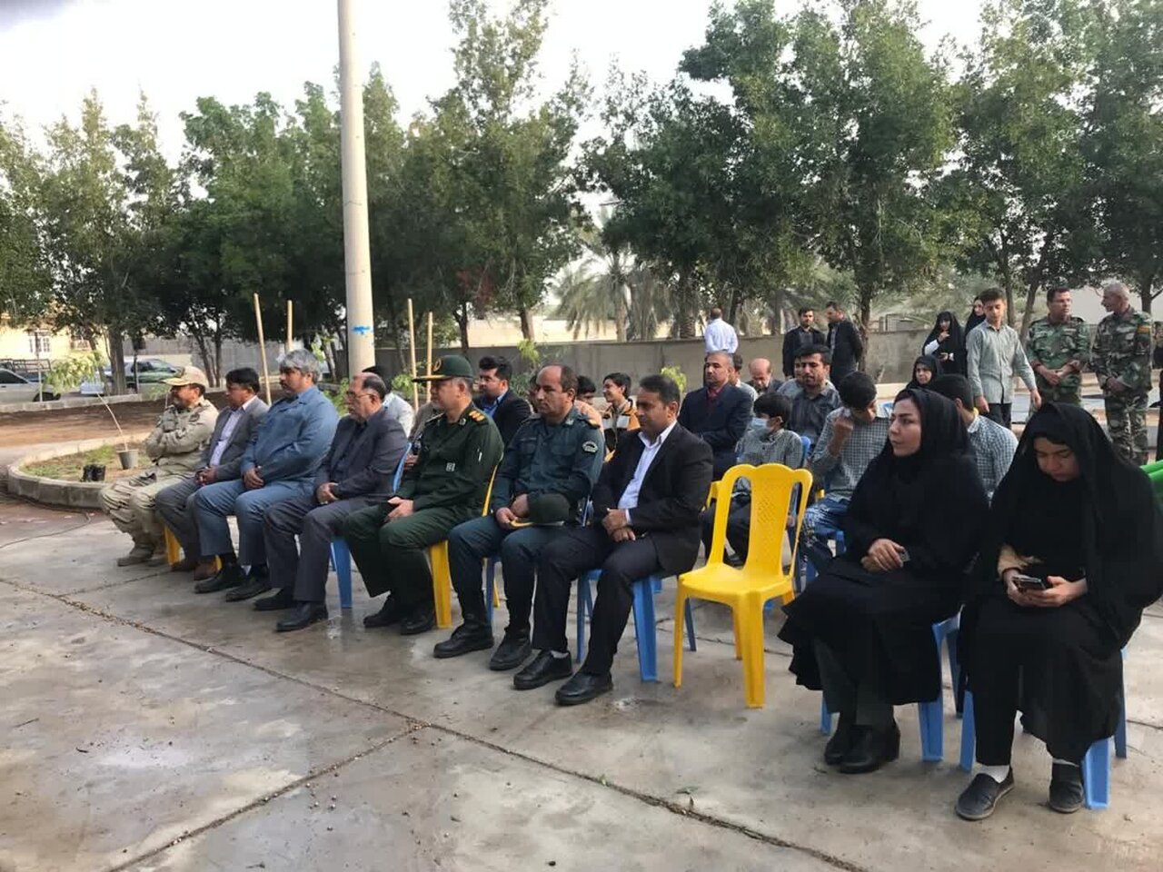 مردم و مسؤولان گناوه در کاشت درخت مشارکت کنند