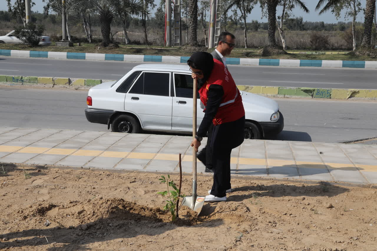  آئین درختکاری در پارک لیل بوشهر برگزار شد