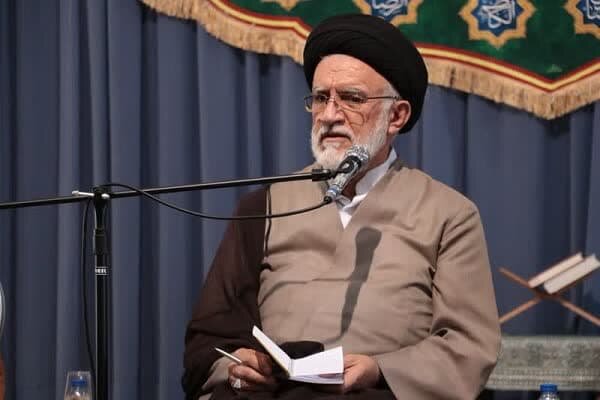 رمز موفقیت علما مردمی بودن و شریک بودن در غم و شادی مردم است رمز موفقیت علما مردمی بودن و شریک بودن در غم و شادی مردم است