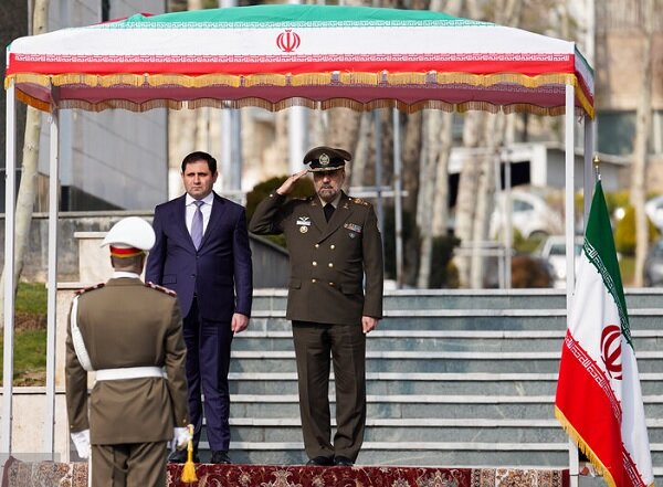 İran ile Ermenistan savunma bakanları Tahran'da görüştü