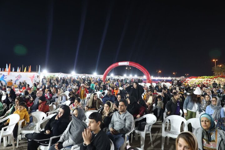 جشن روز بوشهر با حضور اهالی و مسافران در ساحل برگزار شد