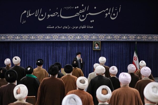 قائد الثورة الإسلامية في إيران يستقبل أعضاء مجلس خبراء القيادة