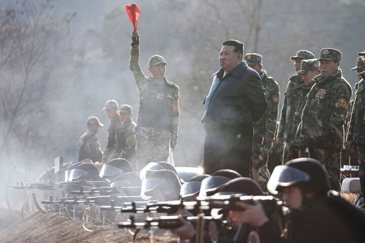 رهبر کره شمالی در میدان تیر؛ دستور تشدید آمادگی جنگی صادر شد