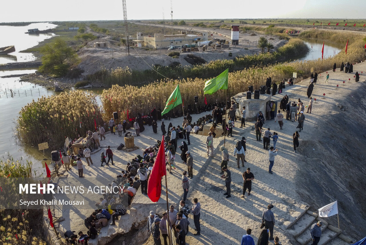İranlı turist kafilesi İran-Irak savaşı döneminden kalan bölgeyi ziyaret etti