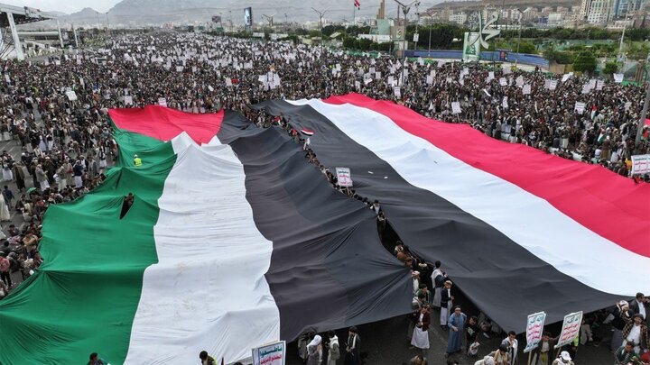 مسيرات جماهيرية حاشدة في اليمن تحت شعار انتصاراً لغزة ضرباتنا متصاعدة