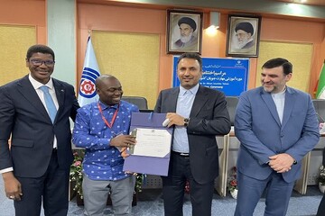 مدربون أفارقة يحصلون على شهادة إتمام دورة صيانة السيارات في إيران