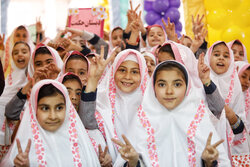 استقبال نوجوانان سمنانی از رئیس جمهور