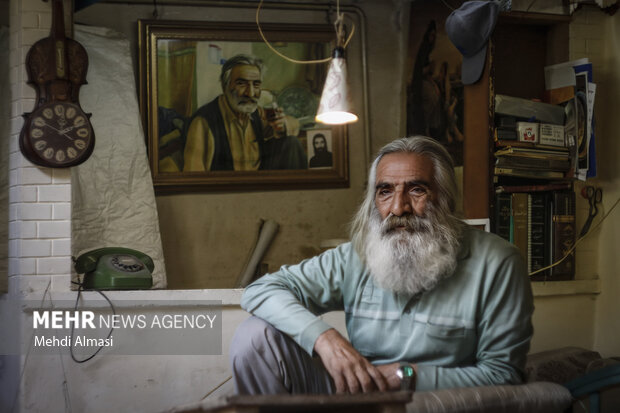 چطور یک نقاش قهوهخانهای به اژدر خالکوب معروف شد؟!