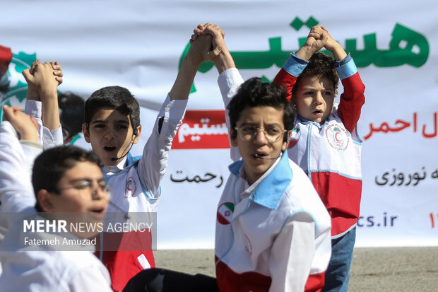 رزمایش آغاز طرح ملی خدمات نوروز ۱۴۰۳ جمعیت هلال احمر صبح روز شنبه ۱۹ اسفند ماه ۱۴۰۲ در حرم امام خمینی (ره) برگزار شد