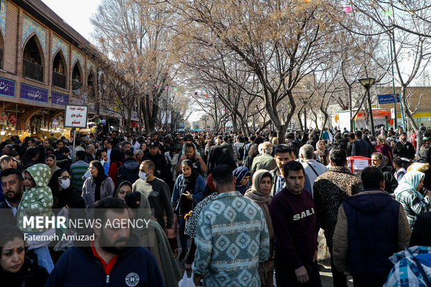اسواق طهران عشية العام الإيراني الجديد