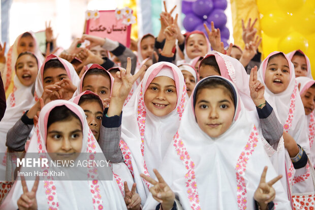 استقبال نوجوانان سمنانی از رئیس جمهور