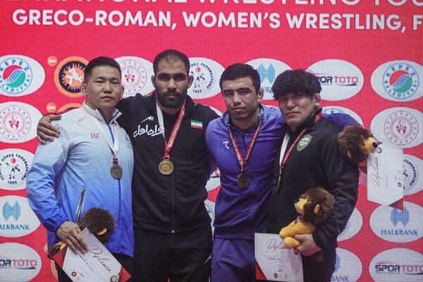 İranlı milli sporcu Türkiye'de altın madalya kazandı