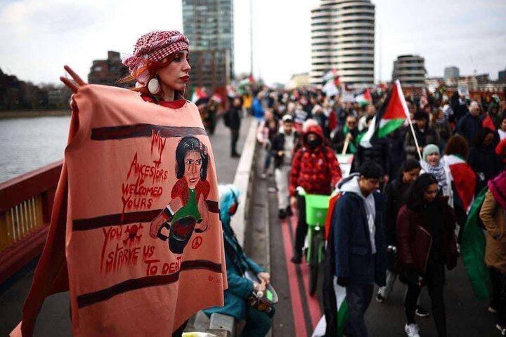 Thousands of pro-Palestine protesters march through London