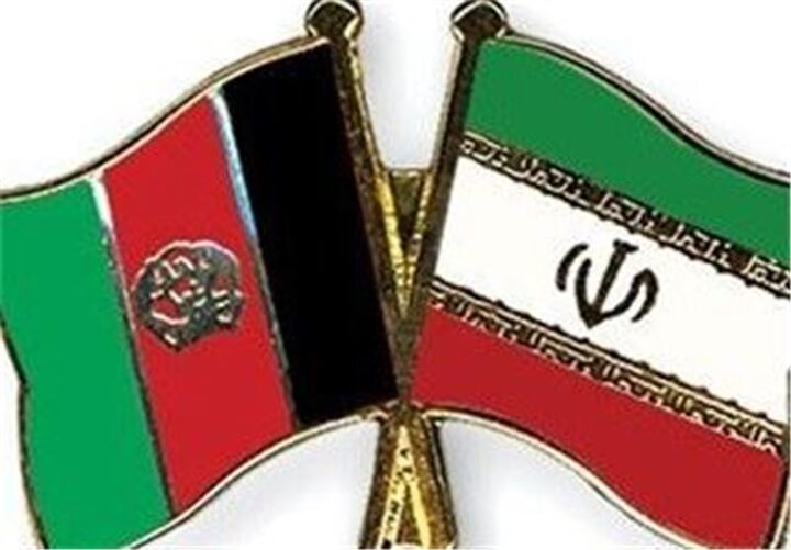 إيران وأفغانستان توقعان على وثيقة للتعاون في مجال النقل البري 