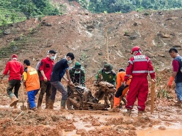انڈونیشیا میں سیلاب اور لینڈ سلائیڈنگ؛ ہلاکتیں21 ہوگئیں