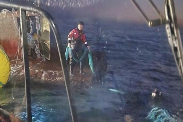 Güney Kore'de tekne battı: 4 ölü, 5 kayıp Güney Kore'de tekne battı: 4 ölü, 5 kayıp