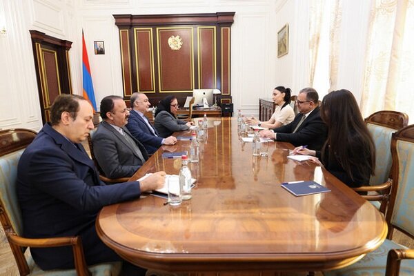İranlı büyükelçi, Ermenistan Başbakan Yardımcısı ile görüştü