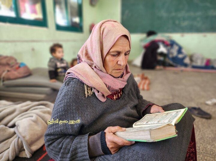 قرائت قرآن کریم در مراکز پذیرش آوارگان جنگی در نوار غزه+ تصاویر