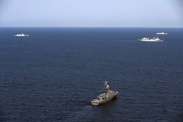 Russian , Chinese warships enter Iran territorial waters