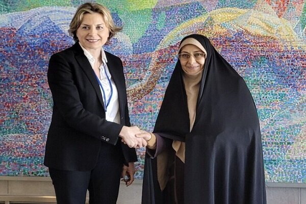 مساعدة الرئيس الإيراني تلتقى رئيسة الهيئة الوطنية للمرأة اللبنانية في نيويورك