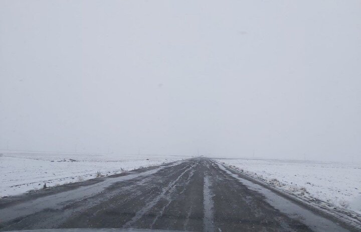 بارش شدید برف در ۳ جاده ارتباطی استان مرکزی