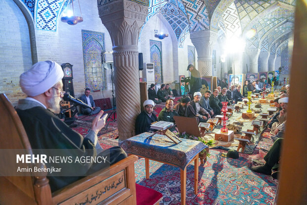 محفل انس با قرآن کریم در مسجد نصیرالملک شیراز
