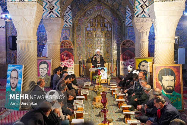 محفل انس با قرآن کریم در مسجد نصیرالملک شیراز