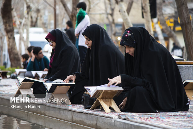 جزء خوانی قرآن کریم در چهارباغ اصفهان