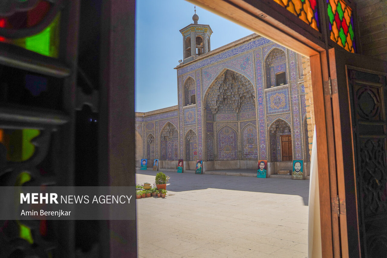 مسجد نصیرالملک شیراز؛ زمزمههایی عارفانه در نغمه زیبای نور و رنگ
