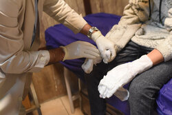انفجار نارنجک دستی باقیمانده از چهارشنبه سوری انگشتان دست یک پاکبان را قطع کرد