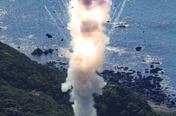 VIDEO: Japanese satellite-carrying rocket explodes