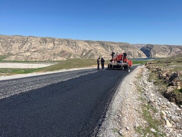 ‍ عملیات آسفالت راه دسترسی به تنگه کافرین ایلام آغاز شد