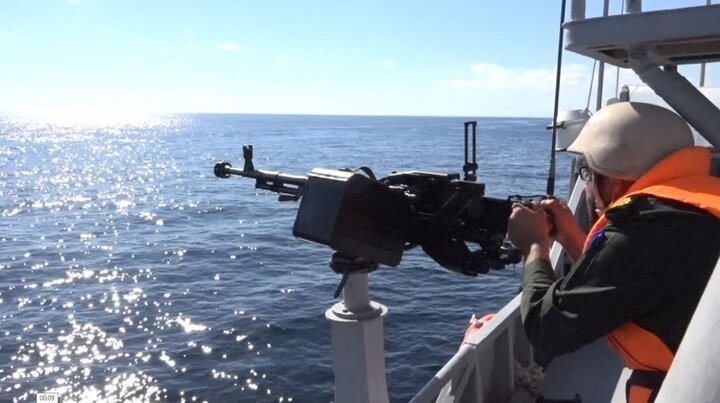 Devrim Muhafızları Donanmasına ait savaş gemileri de tatbikata katıldı Devrim Muhafızları Donanmasına ait savaş gemileri de tatbikata katıldı