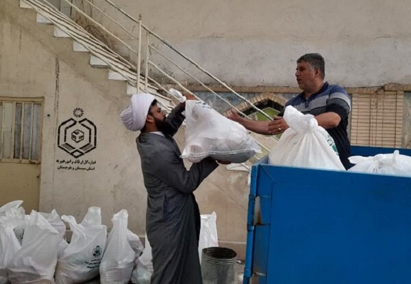 توزیع ۳۰۰ بسته کمک معیشتی در روستاهای دورافتاده بخش قُرقُری 