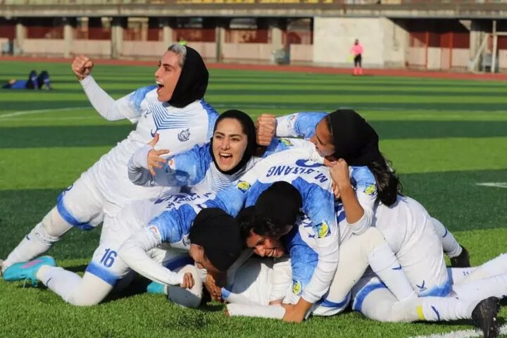 جدال جذاب بم و انزلی/ کدام تیم قهرمان لیگ فوتبال زنان میشود؟