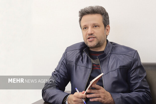 زبان فارسی مرز معنوی ما است