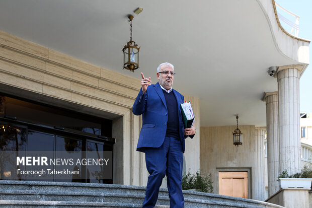 جواد اوجی وزیر نفت در حاشیه جلسه هیات دولت